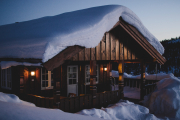Wieviel Schnee hält das Dach aus? Maximale Schneelast auf dem Dach von Fachleuten klären lassen
