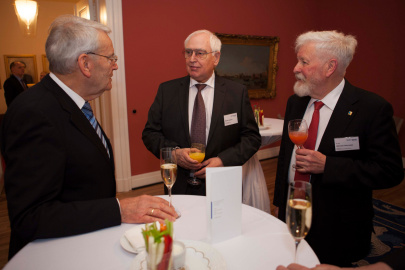 Dr.-Ing. Heinrich Schroeter (r.) im Gespräch