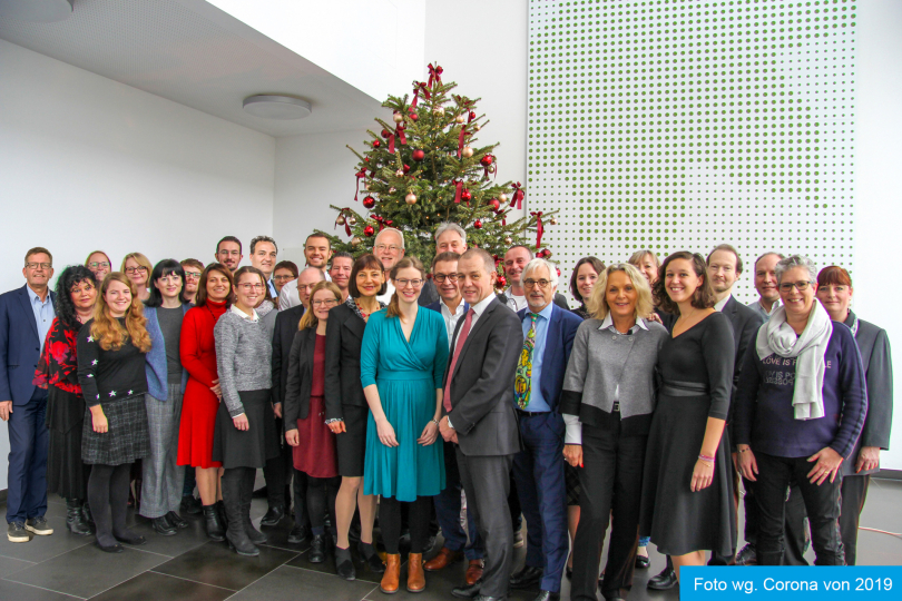 Frohe Weihnachten und ein gutes neues Jahr 2020 wünschen der Vorstand der Bayerischen Ingenieurekammer-Bau und die Mitarbeiterinnen und Mitarbeiter der Geschäftsstelle