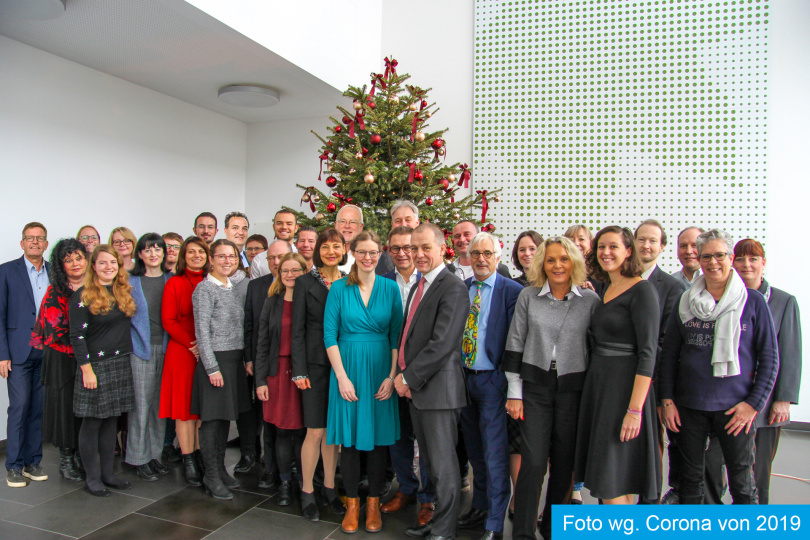Frohe Weihnachten und ein gutes neues Jahr 2021 wünschen der Vorstand der Bayerischen Ingenieurekammer-Bau und die Mitarbeiterinnen und Mitarbeiter der Geschäftsstelle (Foto wg. Corona von 2019)