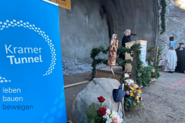 Verkehrsministerin Kerstin Schreyer beim Tunnelanschlag am Kramertunnel in Garmisch-Partenkrichen -  © Foto: StMB