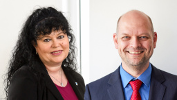 Ingenieurreferentin Dipl.-Ing. (FH) M.Eng. Irma Voswinkel und RA Robert Tille
