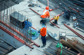 Symbolbild: Bauarbeiter mit Mundschutz - Foto: Etienne Girardet / Unsplash.com