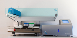 Automatisiertes Mikrobioreaktorsystem, in dem das Wachstum von Bakterien gleichzeitig in 48 Reaktoren parallel untersucht und optimiert werden kann (Foto: m2p-labs GmbH) 