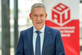 Robert Feiger, Bundesvorsitzender der IG BAU / © Foto: Alexander Paul Englert / IG BAU