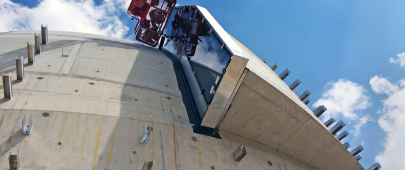 Montage der Fassade - Foto: Bernhardt + Partner