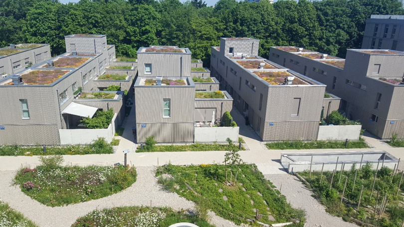 Ökologische Mustersiedlung in Holzbauweise: Prinz-Eugen Park München, dressler mayerhofer rössler architekten und stadtplaner gmbh, liebald+aufermann landschaftsarchitekten, Foto: Eva Schnippering, StMUV 