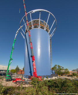 Der Energie- und Zukunftsspeicher misst eine Höhe von 55 Metern und einen Durchmesser von 25 Metern. © HeidelbergCement AG / Christian Buck 
