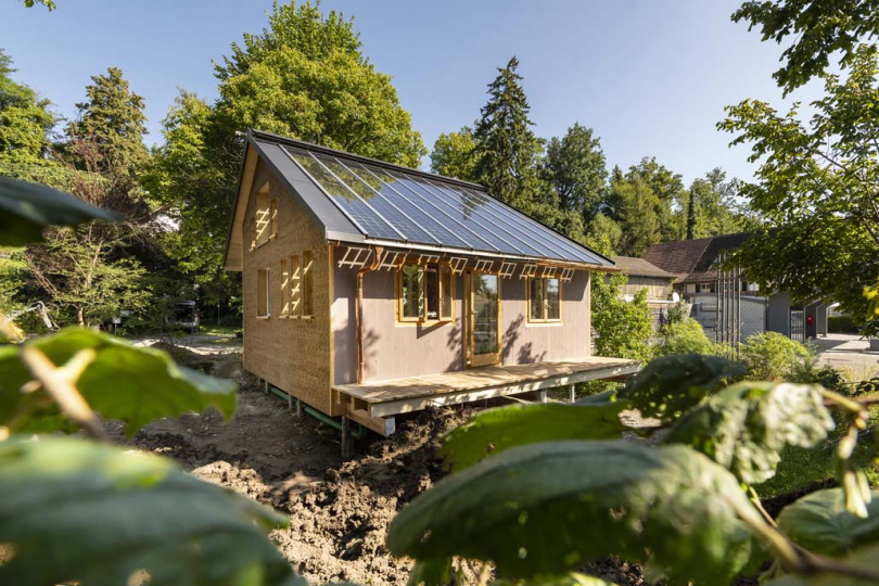 Klein, aber oho: Das im Herbst 2021 in Feldbach am Zürichsee eröffnete "Kreishaus" ist ein Demonstrations- und Forschungsobjekt für kreislauffähiges Bauen und Leben. (c) Christoph Kaminski