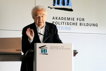 Prof. Dr. Dr. E.h. Dr. h.c. Werner Sobek Institut für Leichtbau Entwerfen und Konstruieren, Universität Stuttgart