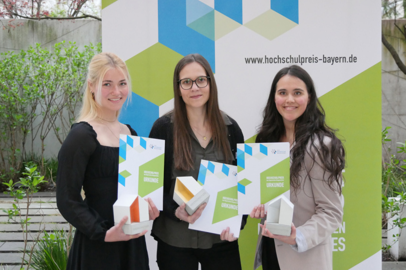 Die Preisträgerinnen (v.l.n.r.): 3.Platz: Maike Bihlmeier, 1. Platz: Christine Braun, 2. Platz: Juliana Grosser