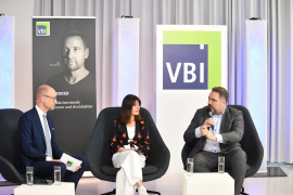 VBI-Hauptgeschäftsführer Sascha Steuer im Gespräch mit Maria Hill und Daniel Föst MdB 