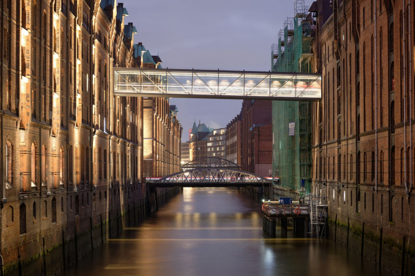 Brücke „Miniatur Wunderland“ der Hamburger Speicherstadt: Kleinste „Eisenbahnbrücke“ der Welt