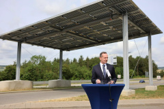 Erstes Solardach über deutscher Autobahn