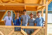 Studierende errichten Lehmbaupavillon am Campus der OTH Regensburg