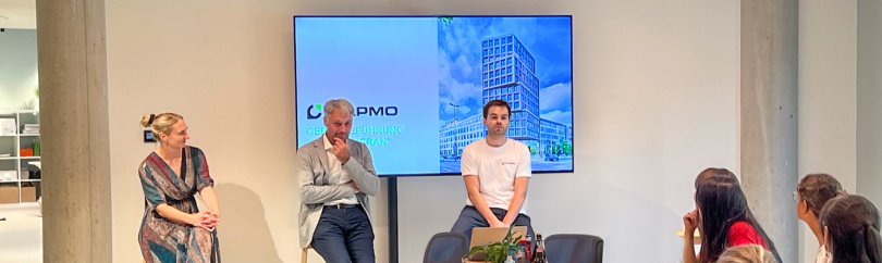 Angela Feldmann, Dr.-Ing. Markus Hennecke und Florian Biller bei der Diskussion (v.l.)