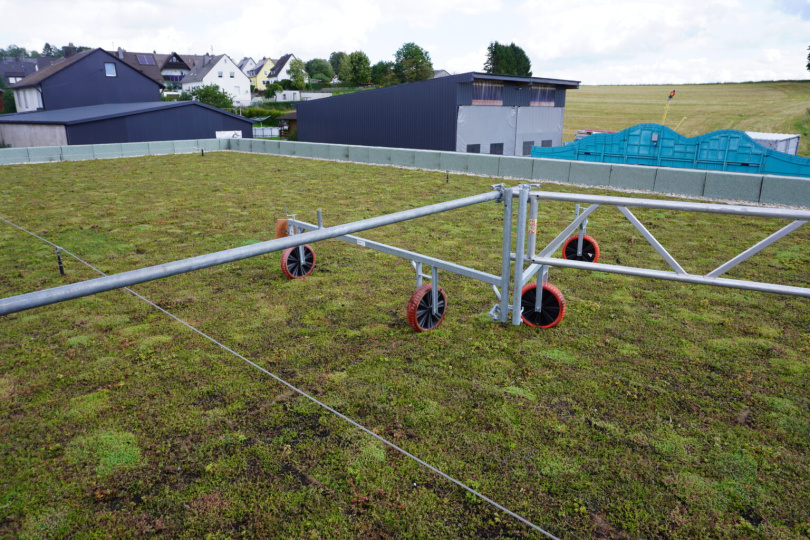 Erstes „Purple-Roof“-Dach Deutschlands in Oberfranken installiert