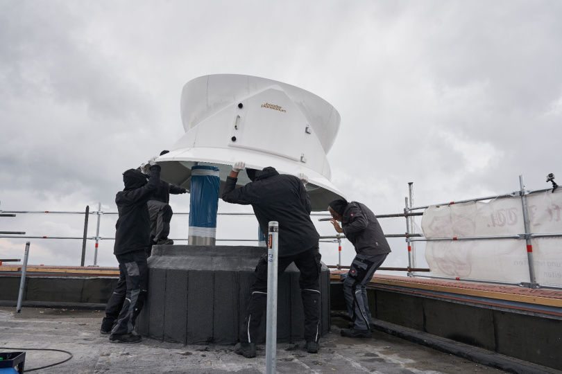 Der Kuppeltausch ist der erste Höhepunkt bei der Neuausstattung der ingesamt drei Observatorien des Campus Alpin des KIT in Garmisch-Partenkirchen. (Foto: Amadeus Bramsiepe) 