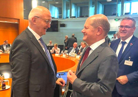 Dr. Heinrich Bökamp, Präsident der Bundesingenieurkammer, und Bundeskanzler Olaf Scholz (v.l.)