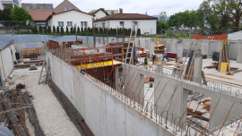 Nur die Tiefgarage und der Erschließungskern sind in Stahlbetonbauweise ausgeführt. (©IBS Bau-Statik PartG Schnizler & von Seggern mbB)
