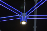 Freigestaltbares Beleuchtungsgitter in modularer Leichtbauweise
