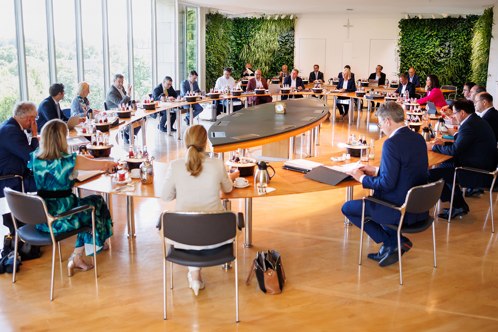 Kabinett Beschließt Steuererleichterungen Für Pendler Und Gastronomie - lw4epbt