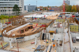 Der Neubau des Martin-Behaim-Gymnasiums wird doppelt so groß wie das Vorgängerbauwerk und rund 1.650 Schülerinnen, Schülern und Lehrkräften Platz bieten. Insgesamt liefert Cemex 14.500 Kubikmeter Transportbeton für das Vorhaben. Foto: Foto Sobolewski