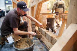 Mit dem am 1. April 2024 gestarteten Förderaufruf zur Holzbauinitiative will das BMEL den Einsatz von Laubholz im konstruktiven Holzbau voranbringen. Foto: Peter Eichler / FNR