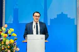 MdB Sören Bartol, Parlamentarischer Staatssekretär des Bundesministeriums für Wohnen, Stadtentwicklung und Bauwesen. Foto: BayIka-Bau