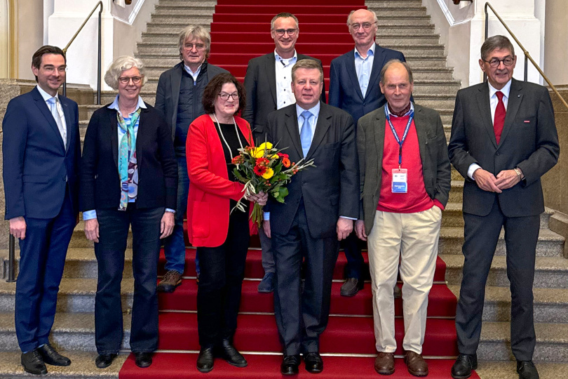 Die Mitglieder des Landesdenkmalrats Bayern (v.l.n.r.): Hr. MdL Dr. Oetzinger, Fr. Dr. Angerer, Hr. Prof. Dr. Schuller, Fr. Resch-Heckel, Hr. Edelhäuser, Vorsitzender MdL Brannekämper, Hr. Prof. Dr. Nerdinger, Hr. Dr. Graf von und zu Egloffstein, Hr. Dr. Haber. Foto: Dr. Stephan Oetzinger