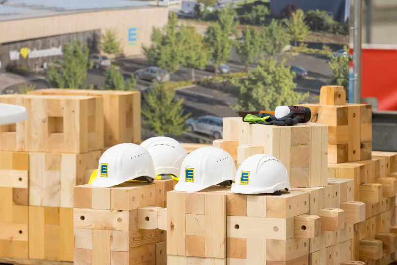 „Recyclebarer Holz-Supermarkt“ wächst mit Holzbausystem TRIQBRIQ in die Höhe