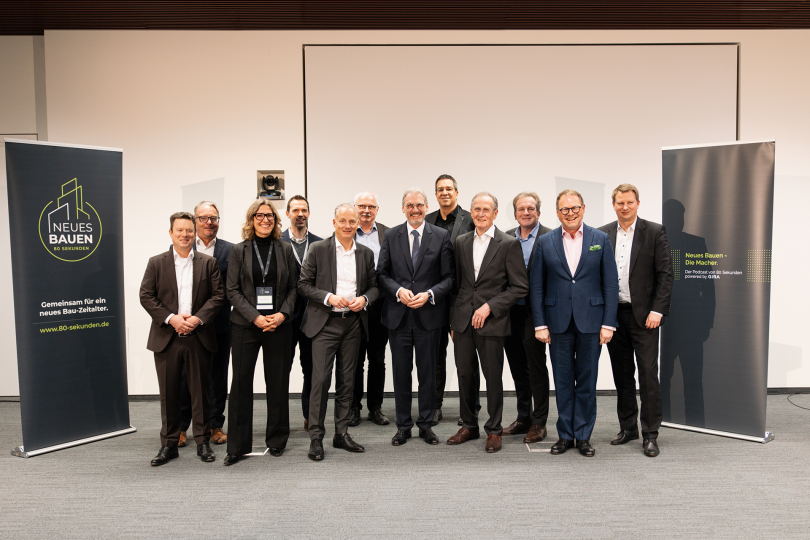 Die Taskforce Mitglieder (v.l.n.r.): Prof. Dr. Ing-habil. Christoph van Treeck (RWTH Aachen, Stefan Heselschwerdt (ausgeschieden), Dr. Birgit Guhse (Arcadis), Dr. Daniel Schubert (Westenergie), Alexander Rychter (GdW), Matthias Günther (Pestel-Institut), Uwe Eichner (VIVAWEST), Jörn-Michael Westphal (ProPotsdam GmbH), Prof. Dr. Bert Rürup, Prof. Michael Voigtländer (IW), Robert Kroth (Neues Bauen – 80 Sekunden), Christoph Heidenreich (Stadtbaurat Gelsenkirchen). 