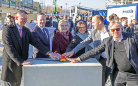 Landrat Udo Witschas, Bundesminister Dr. Volker Wissing, TUD-Rektorin Prof. Ursula Staudinger, Staatssekretärin Barbara Meyer, Prof. Steffen Marx vom Insitut für Massivbau und Jörg Drews von Hentschke Bau bei der Eröffnung der Forschungsbrücke. Foto: Stefan Gröschel