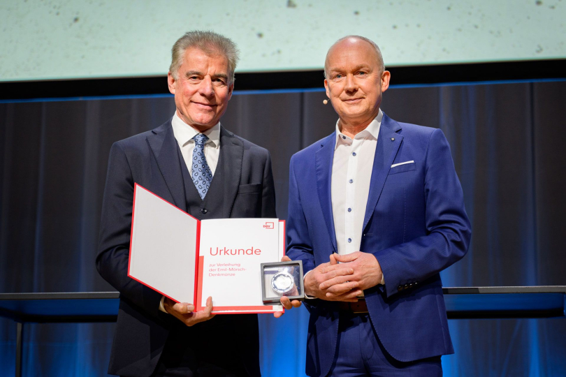 Die Emil-Mörsch-Denkmünze wurde in diesem Jahr an Prof. Konrad Bergmeister verliehen. Foto: Heidi Scherm / DBV 