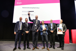 Dipl.-Ing. Ludolf Krontal von Marx Krontal Partner und Falk Hoffmann-Berling (M.Sc.) (3. u. 4. v. l.). © André Wirsig / BIngK/VBI/