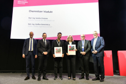 Dipl.-Ing. Steffen Oertel (3. v. l.) von KREBS+KIEFER und Dipl.-Ing. (FH) Sandra Christein (4. v. l.) von der DB InfraGO. © André Wirsig / BIngK/VBI/