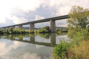 Aktuelle ADAC-Studie zeigt massive Folgen einer möglichen Brückensperrung der Donaubrücke Sinzing