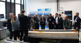 Minister Barke informiert sich über die im Projekt ImaB-Edge erzielten technologischen Entwicklungen. Foto: Fraunhofer IZFP