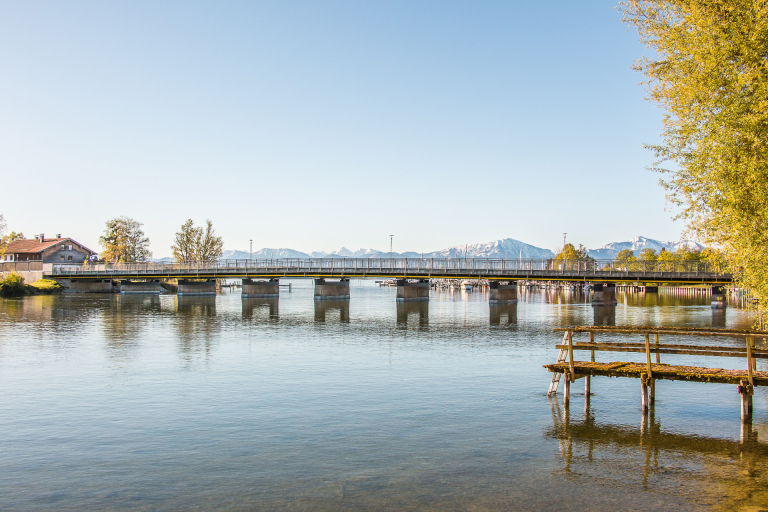 Neue Brücke mit den Alpen im Hintergrund. Foto: Markus Lederwascher / WTM Engineers 