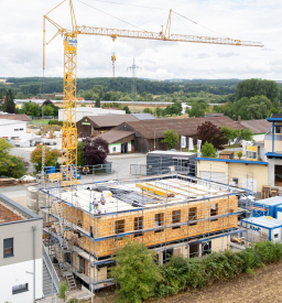 Projekt WIN: Altbausanierung mit nachhaltigen Baustoffen und Aufstockung mit dem TRIQBRIQ-Massivholzsystem. Foto: Raab Baugesellschaft