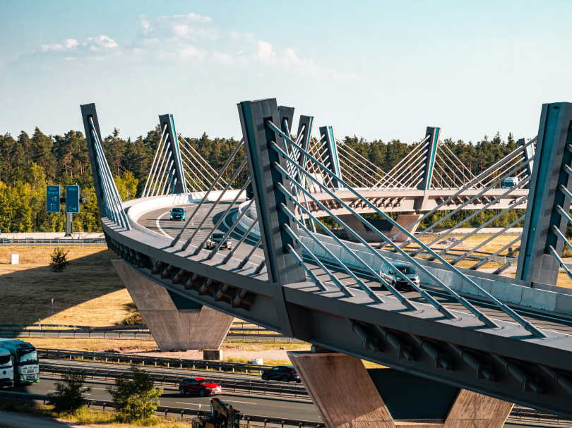 Das Brückenbauwerk Der Überflieger in Nürnberg wurde in der Kategorie Straßen- und Eisenbahnbrücken für den Deutschen Brückenbaupreis 2027 nominiert. © Jan R. Schäfer
