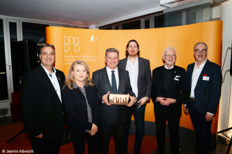 BDB Bayern zeichnet Bayerns Bauminister Christian Bernreiter als Ehrenbaumeister aus