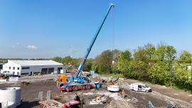 E-Autokran (Schwerlasthub) von Liebherr im Einsatz. © STRABAG