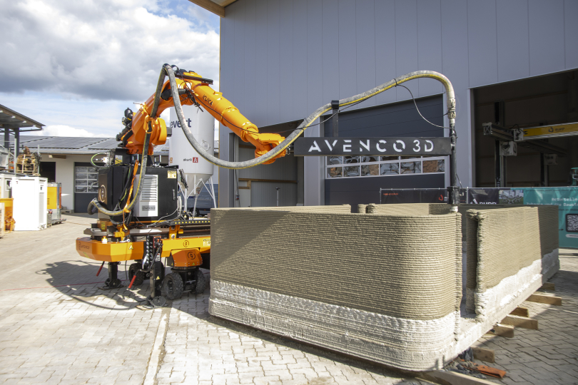 Erstes Modulhaus aus Normbeton mit neuem mobilem 7-Achs-Drucksystem realisiert