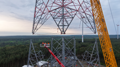 Montage des Gicon-Höhenwindturms. © Gicon
