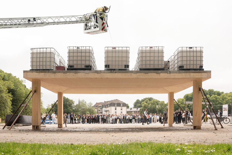 Schlank wie Stahlbeton, aber deutlich nachhaltiger: Holzbasierte Geschossdecke überzeugt im Belastungstest