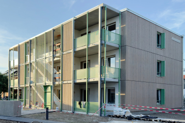 Gebäudetyp-e Pilotprojekt: Erstes von sechs Wohngebäuden in Augsburg / Haunstetten ist fertig!