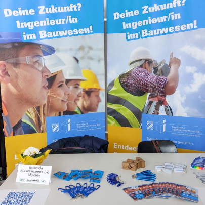 Großes Interesse an den vielfältigen Info-Materialien und Give-aways am Kammerstand
