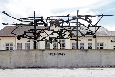 Bronzeplastik "Internationales Mahnmal der KZ-Gedenkstätte Dachau": Bayerischer Denkmalpflegepeis 2026 in Gold - Kategorie Öffentliche Bauwerke. Foto: Kayser + Böttges