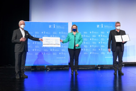 Kammerpräsident Prof. Dr. Norbert Gebbeken und Bauministerin Kerstin Schreyer mit Prof. Dr.-Ing. habil. Karl G. Schütz von Dr. Schütz Ingenieure (v.l.)